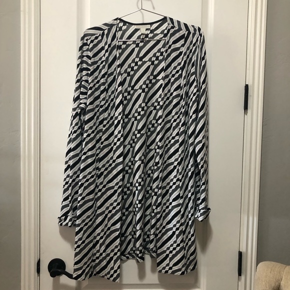 Dana Buchman Jackets & Blazers - Dana Buchman woman’s size large duster, black, and gray striped. Flowing open